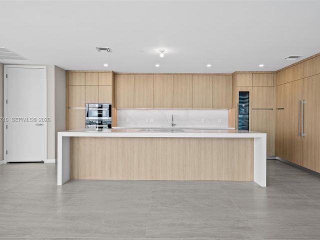 Apartment for rent  Unit #PH 5402 - photo 7488081