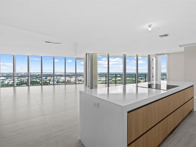 Apartment for rent  Unit #PH 5402 - photo 7488082