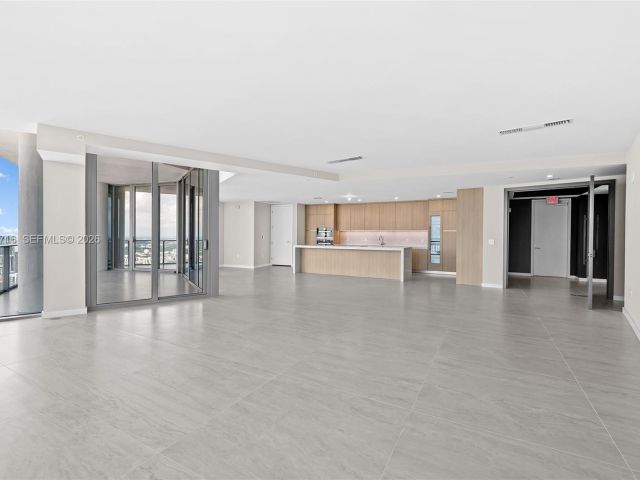 Apartment for rent  Unit #PH 5402 - photo 7488084