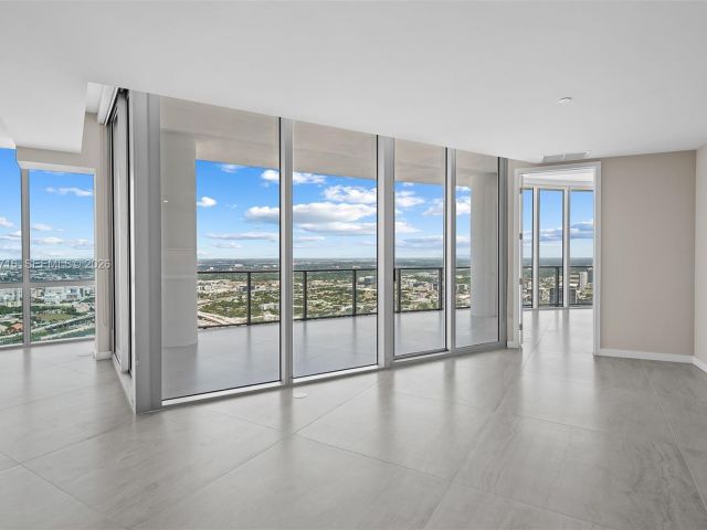 Apartment for rent  Unit #PH 5402 - photo 7488085