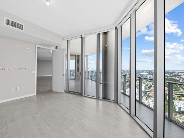 Apartment for rent  Unit #PH 5402 - photo 7488091