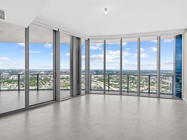 Apartment for rent  Unit #PH 5402 - photo 7488092