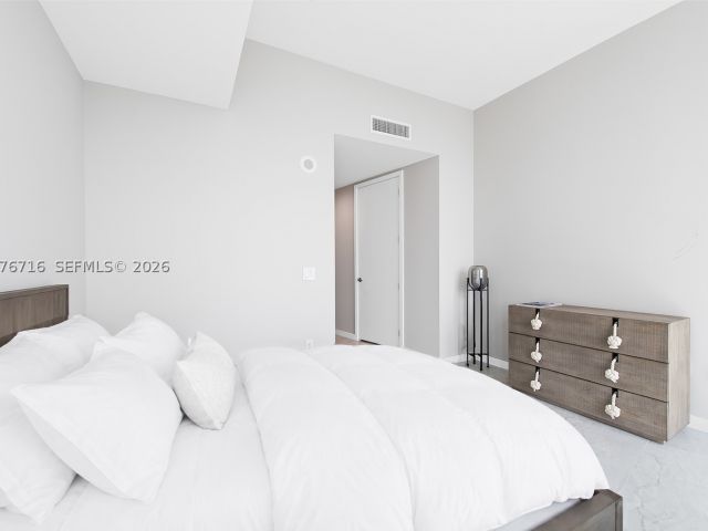 4-bedroom condo for rent in Miami - 851 NE 1st Ave PH 5402 - MondialRealty