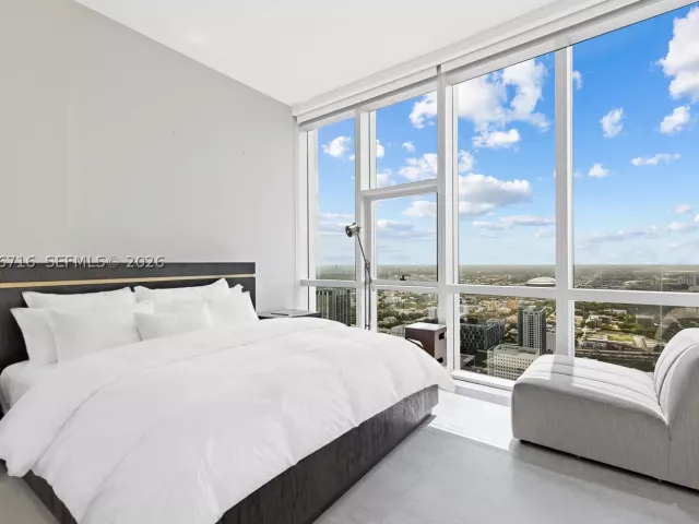 4-bedroom condo for rent in Miami - 851 NE 1st Ave PH 5402 - MondialRealty