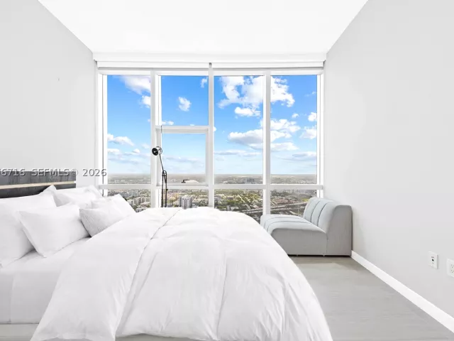 4-bedroom condo for rent in Miami - 851 NE 1st Ave PH 5402 - MondialRealty