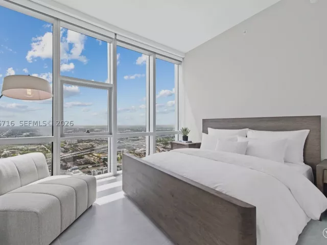 4-bedroom condo for rent in Miami - 851 NE 1st Ave PH 5402 - MondialRealty