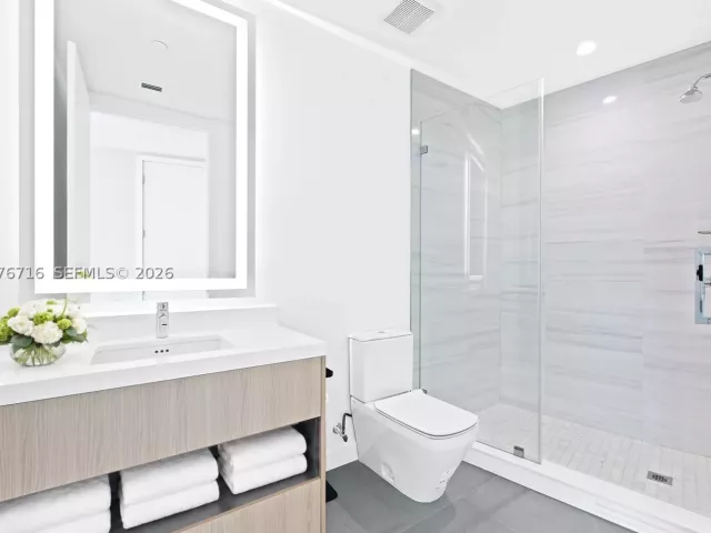 4-bedroom condo for rent in Miami - 851 NE 1st Ave PH 5402 - MondialRealty