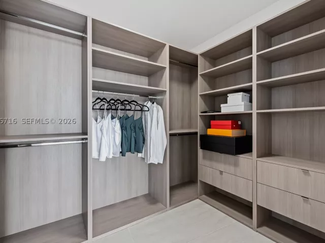 4-bedroom condo for rent in Miami - 851 NE 1st Ave PH 5402 - MondialRealty