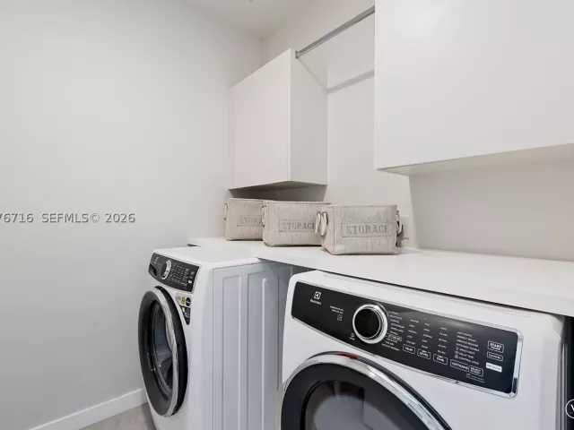 4-bedroom condo for rent in Miami - 851 NE 1st Ave PH 5402 - MondialRealty