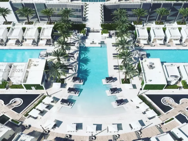 4-bedroom condo for rent in Miami - 851 NE 1st Ave PH 5402 - MondialRealty