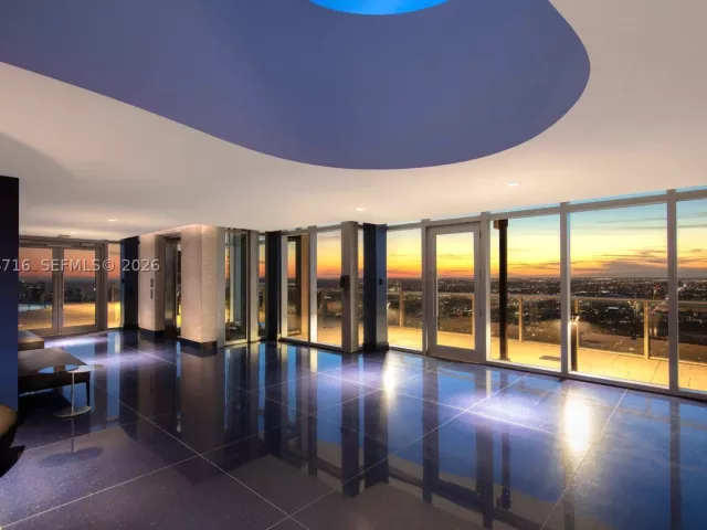 4-bedroom condo for rent in Miami - 851 NE 1st Ave PH 5402 - MondialRealty