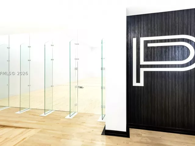 4-bedroom condo for rent in Miami - 851 NE 1st Ave PH 5402 - MondialRealty