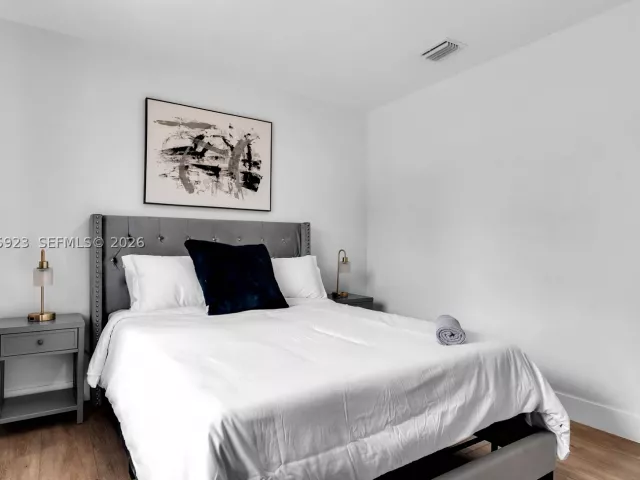 3-bedroom home for sale in Wilton Manors - 617 NW 30th Ct - MondialRealty