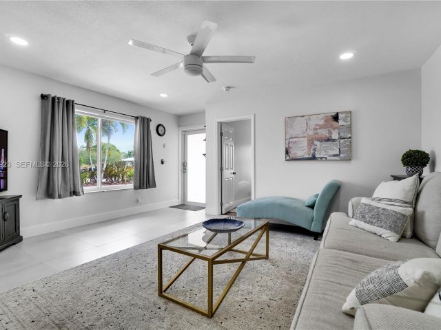 Home for sale at 617 NW 30th Ct - photo 7451572