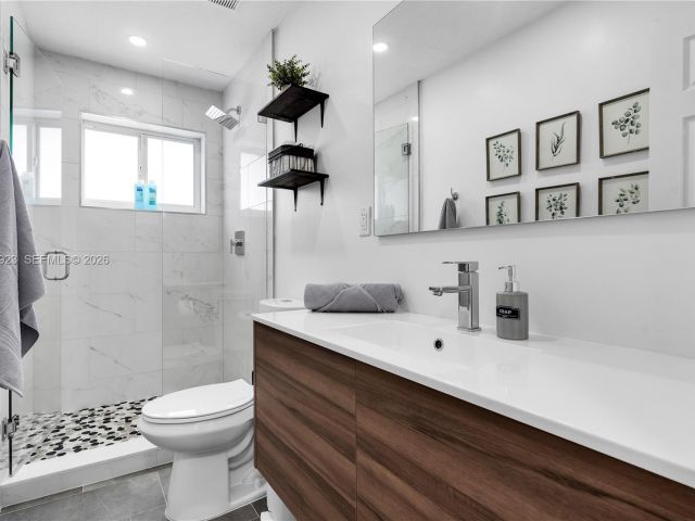 Home for sale at 617 NW 30th Ct - photo 7451588