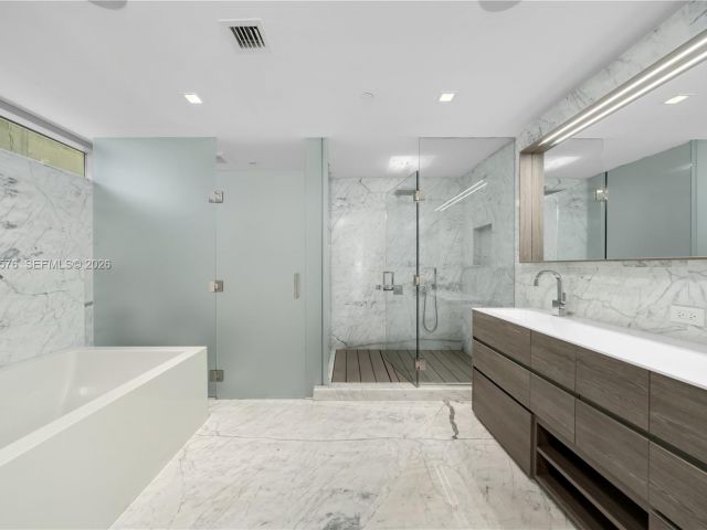 Apartment for sale  Unit #200 - photo 7507171