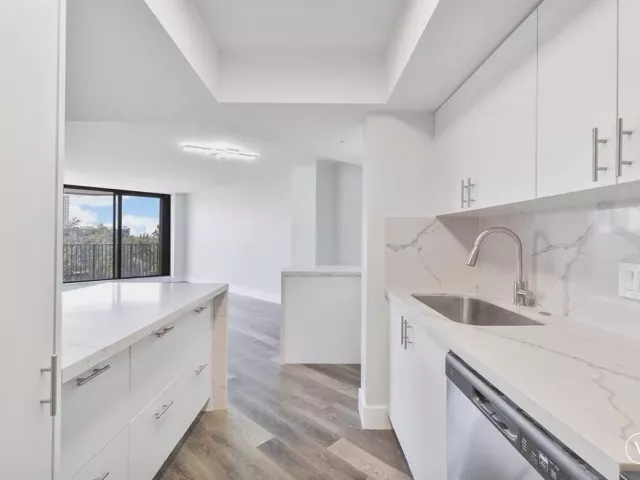 2-bedroom condo for sale in Hallandale Beach - 300 Three Islands Boulevard 306 - MondialRealty
