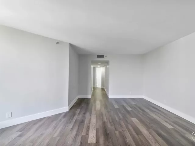 2-bedroom condo for sale in Hallandale Beach - 300 Three Islands Boulevard 306 - MondialRealty