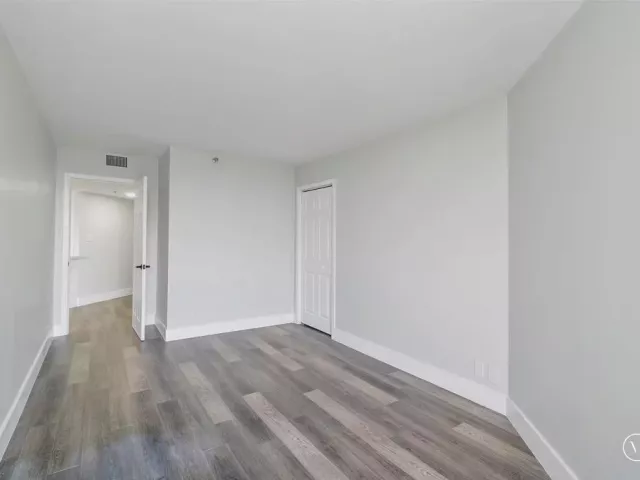 2-bedroom condo for sale in Hallandale Beach - 300 Three Islands Boulevard 306 - MondialRealty