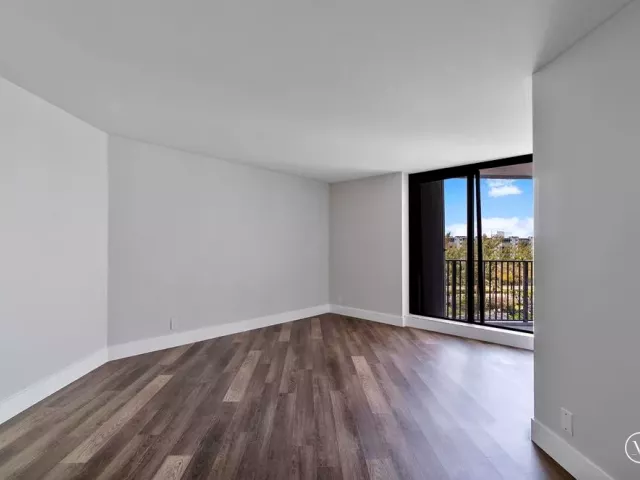2-bedroom condo for sale in Hallandale Beach - 300 Three Islands Boulevard 306 - MondialRealty