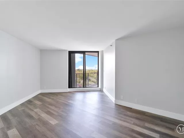 2-bedroom condo for sale in Hallandale Beach - 300 Three Islands Boulevard 306 - MondialRealty