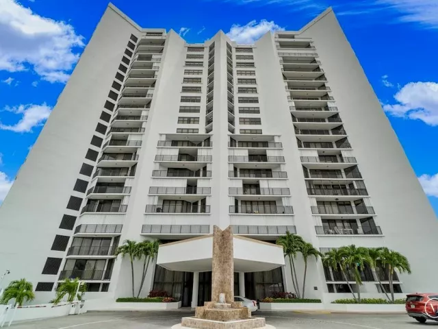2-bedroom condo for sale in Hallandale Beach - 300 Three Islands Boulevard 306 - MondialRealty