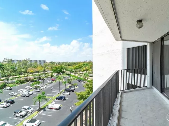 2-bedroom condo for sale in Hallandale Beach - 300 Three Islands Boulevard 306 - MondialRealty