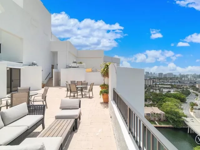 2-bedroom condo for sale in Hallandale Beach - 300 Three Islands Boulevard 306 - MondialRealty