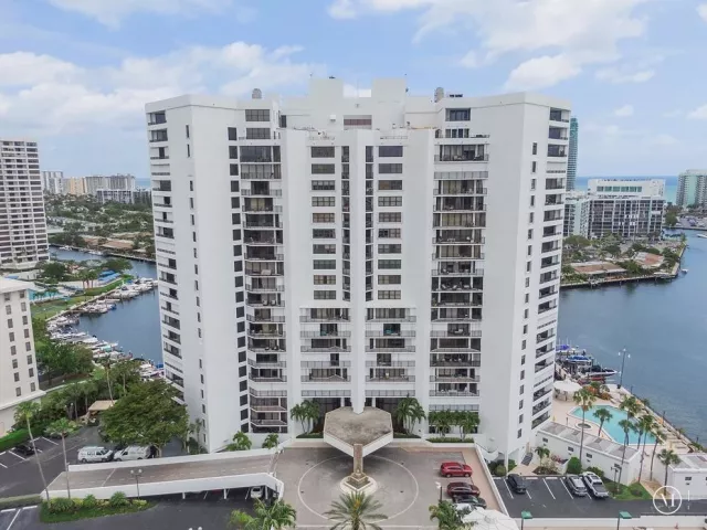 2-bedroom condo for sale in Hallandale Beach - 300 Three Islands Boulevard 306 - MondialRealty