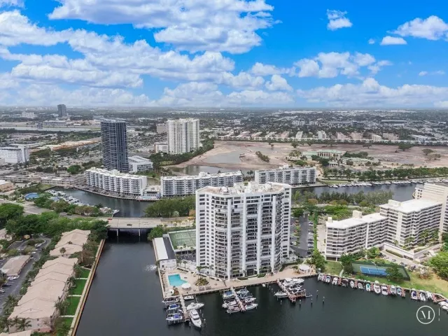 2-bedroom condo for sale in Hallandale Beach - 300 Three Islands Boulevard 306 - MondialRealty