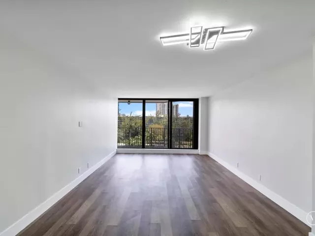 2-bedroom condo for sale in Hallandale Beach - 300 Three Islands Boulevard 306 - MondialRealty