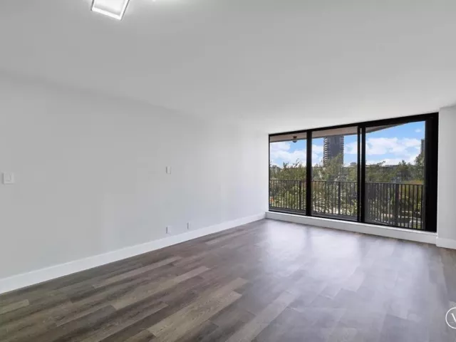 2-bedroom condo for sale in Hallandale Beach - 300 Three Islands Boulevard 306 - MondialRealty