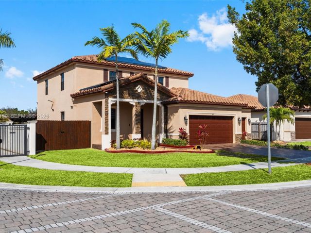 Home for sale at 160 SE 23rd Ter - photo 7460356