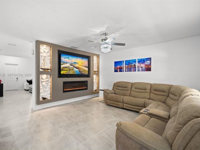 Home for sale at 160 SE 23rd Ter - photo 7460371