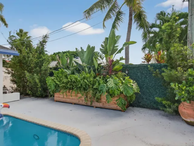 2-bedroom home for rent in Delray Beach - 802 Mallard Drive - MondialRealty