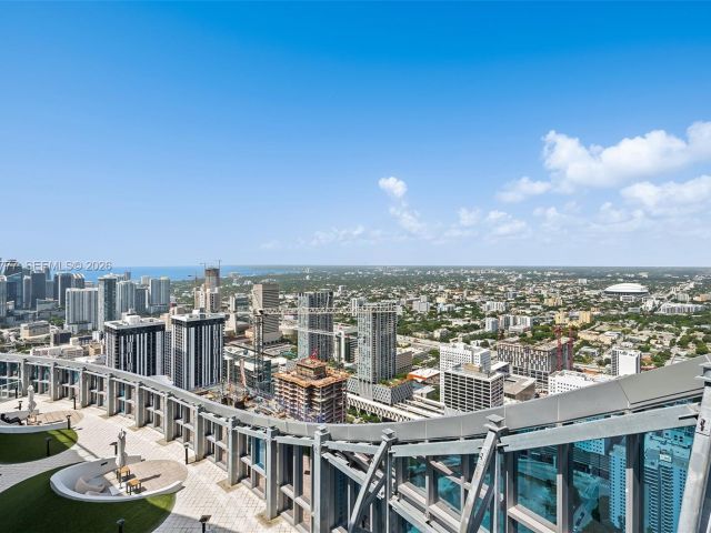 Apartment for rent  Unit #PH 5700 - photo 7488105