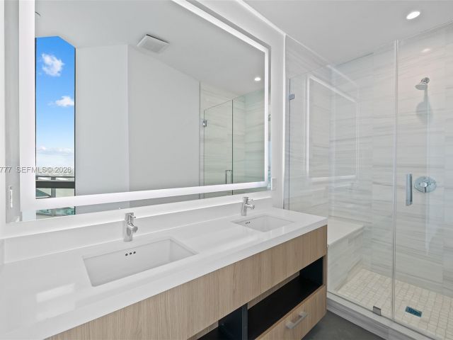 Apartment for rent  Unit #PH 5700 - photo 7488106