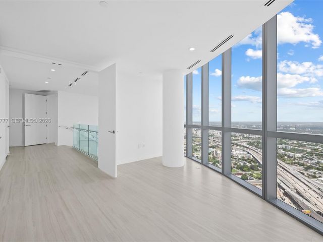 Apartment for rent  Unit #PH 5700 - photo 7488107