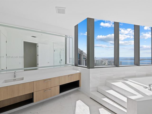 Apartment for rent  Unit #PH 5700 - photo 7488110