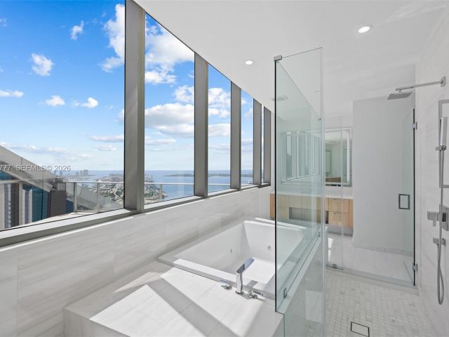 Apartment for rent  Unit #PH 5700 - photo 7488111