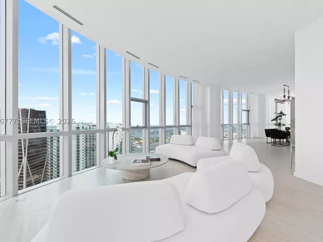 4-bedroom condo for rent in Miami - 851 NE 1st Ave PH 5700 - MondialRealty