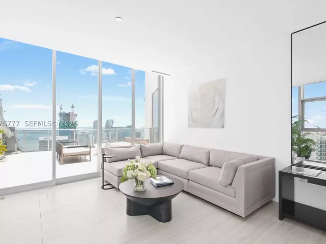 4-bedroom condo for rent in Miami - 851 NE 1st Ave PH 5700 - MondialRealty