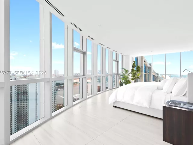 4-bedroom condo for rent in Miami - 851 NE 1st Ave PH 5700 - MondialRealty