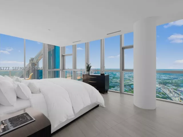 4-bedroom condo for rent in Miami - 851 NE 1st Ave PH 5700 - MondialRealty