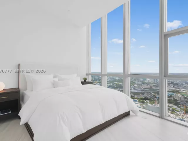 4-bedroom condo for rent in Miami - 851 NE 1st Ave PH 5700 - MondialRealty
