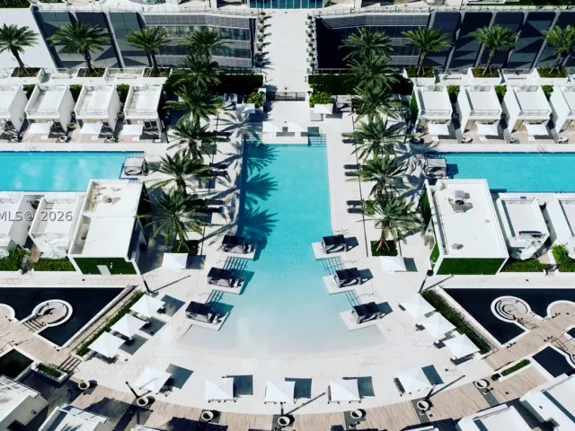 4-bedroom condo for rent in Miami - 851 NE 1st Ave PH 5700 - MondialRealty