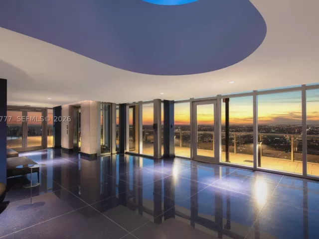 4-bedroom condo for rent in Miami - 851 NE 1st Ave PH 5700 - MondialRealty