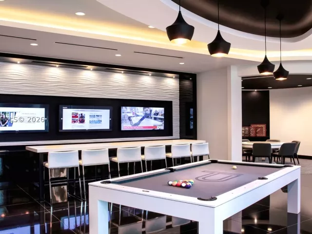 4-bedroom condo for rent in Miami - 851 NE 1st Ave PH 5700 - MondialRealty