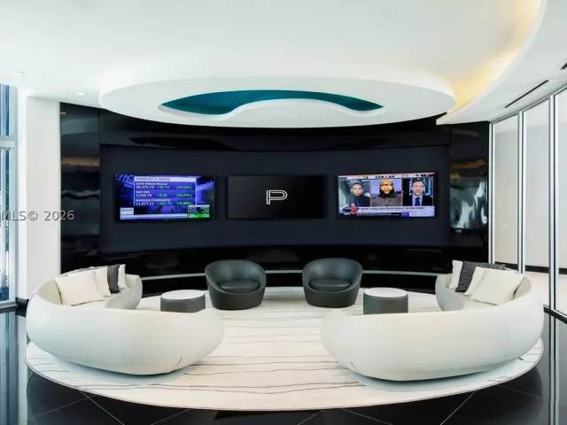 4-bedroom condo for rent in Miami - 851 NE 1st Ave PH 5700 - MondialRealty