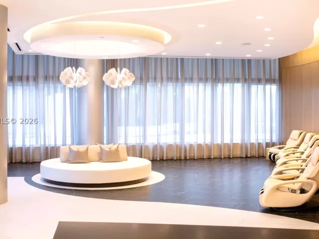 4-bedroom condo for rent in Miami - 851 NE 1st Ave PH 5700 - MondialRealty